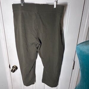 Lands' End Women's Olive Capris